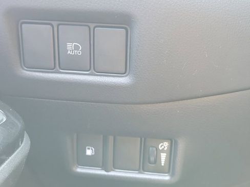 Used 2021 Toyota C-HR XLE image 32