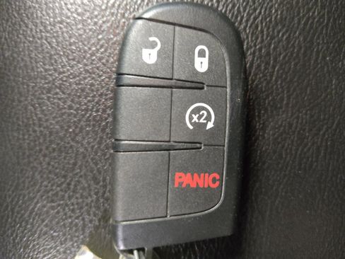 Used 2019 Jeep Compass Latitude FWD image 32