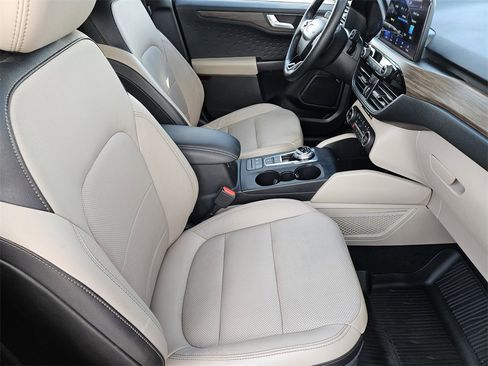 Used 2020 Ford Escape Titanium w/ Titanium Premium Package 2.0 image 11