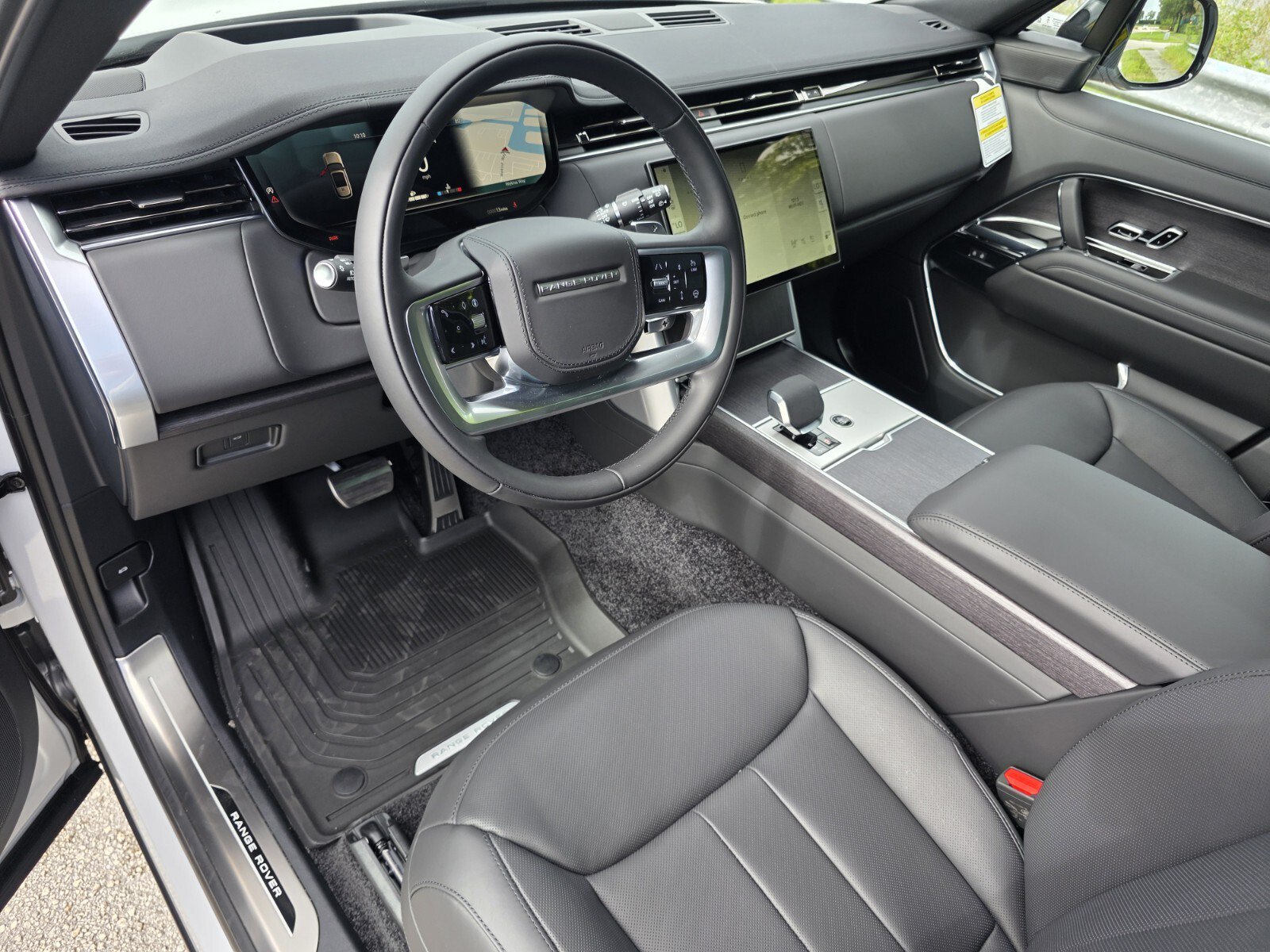 New 2026 Land Rover Range Rover Long Wheelbase SE AWD/4WD image 10
