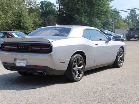 Used 2018 Dodge Challenger SXT Plus RWD image 8