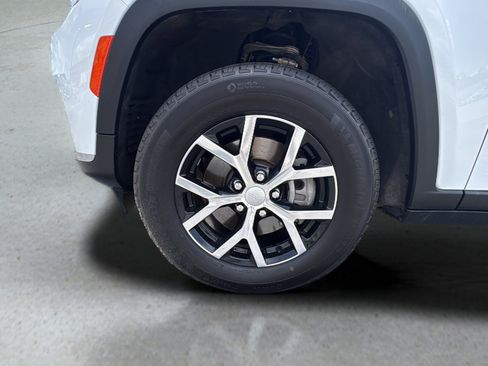 Used 2024 Jeep Grand Cherokee L Limited RWD image 15