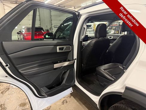 Used 2023 Ford Explorer XLT w/ Equipment Group 202A AWD/4WD image 30