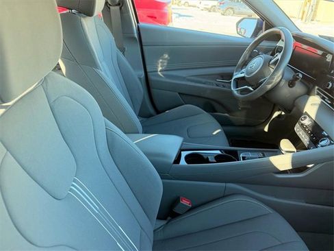 Used 2022 Hyundai Elantra SEL w/ Convenience Package image 17