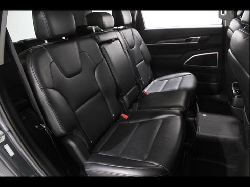 Used 2021 Kia Telluride LX FWD image 16