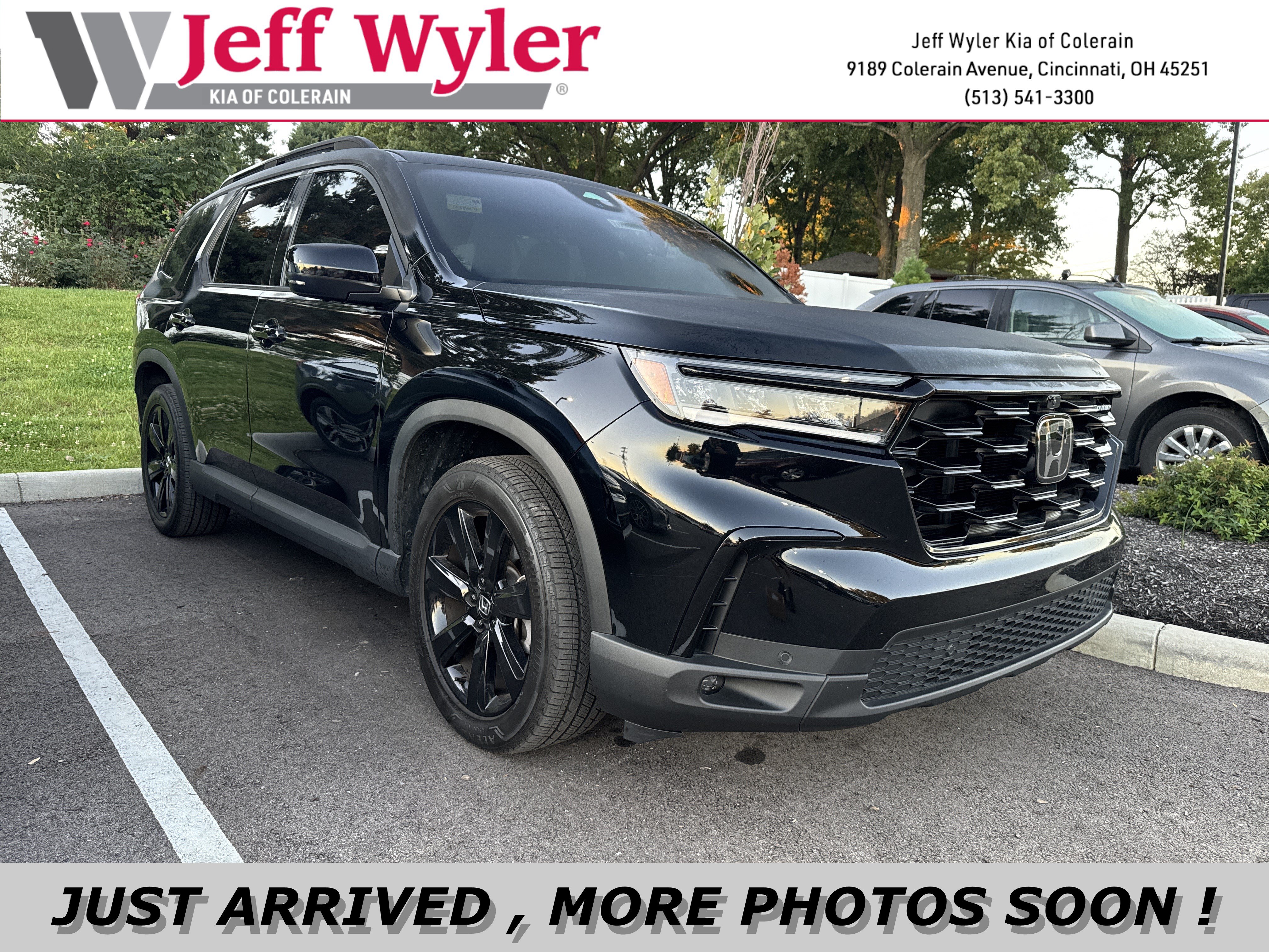 Used 2025 Honda Pilot Black Edition image 1