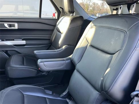 Used 2022 Ford Explorer XLT w/ Equipment Group 202A image 21