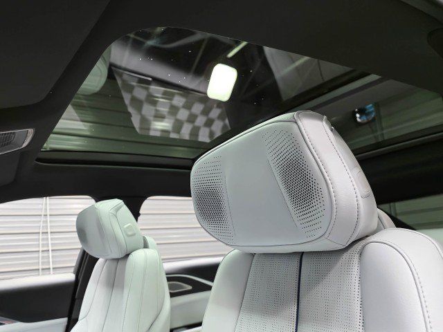 Used 2024 Cadillac Lyriq Luxury w/ LPO, Floor Liner Package AWD/4WD image 19