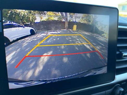 Used 2025 Hyundai Venue SEL image 22