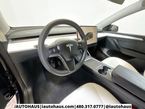 Used 2024 Tesla Model Y Long Range AWD/4WD image 12