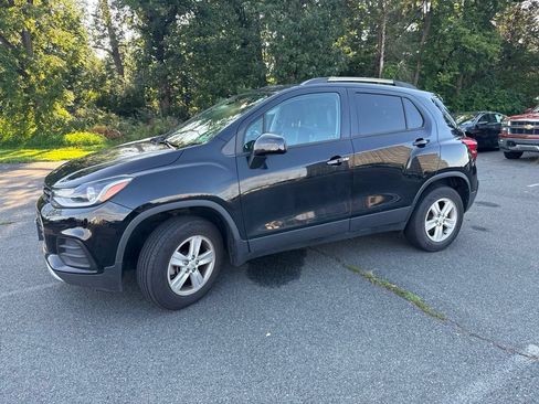 Certified 2021 Chevrolet Trax LT w/ LT Convenience Package AWD/4WD image 1