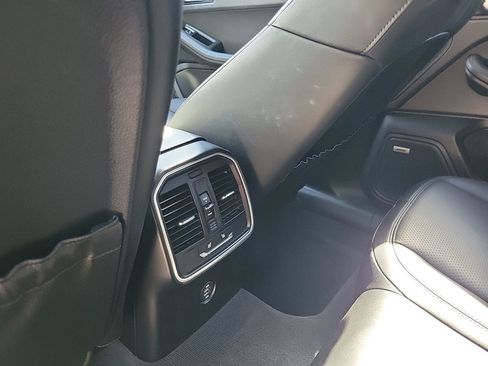 Used 2018 Porsche Macan S image 22