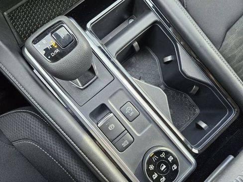 Used 2025 Nissan Pathfinder SV image 19