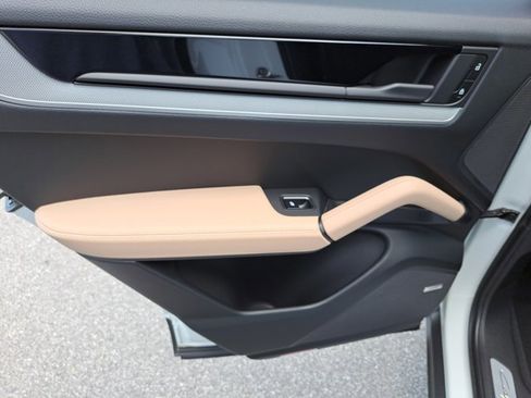 Certified 2024 Porsche Cayenne image 21