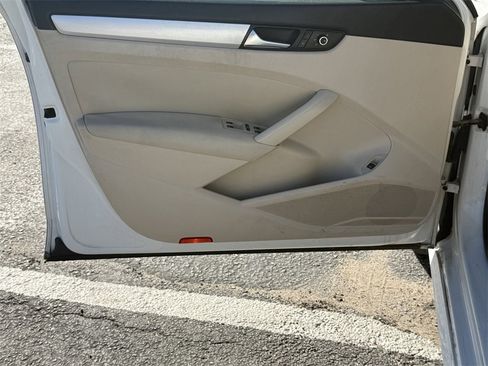 Used 2013 Volkswagen Passat 2.5 SE image 10