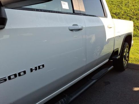 Used 2022 Chevrolet Silverado 2500 LT w/ Convenience Package AWD/4WD image 6