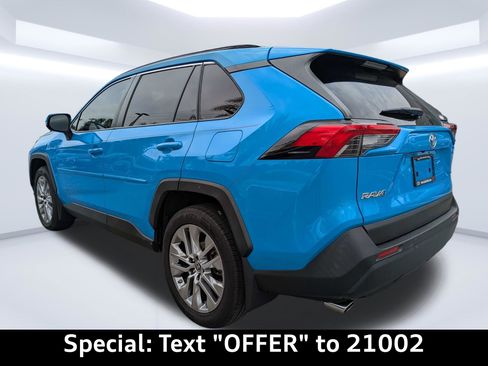 Used 2019 Toyota RAV4 XLE Premium FWD image 6