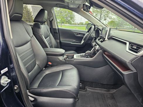 Used 2019 Toyota RAV4 Limited AWD/4WD image 10