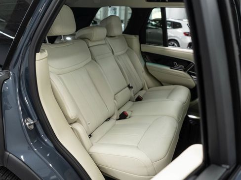 Used 2025 Land Rover Range Rover SE AWD/4WD image 14