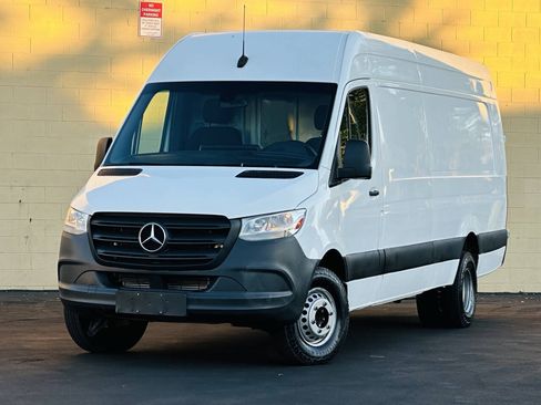 Used 2019 Mercedes-Benz Sprinter 3500 image 3