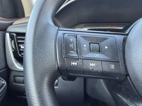 Used 2021 Nissan Rogue SV image 21