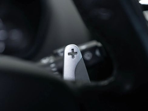 Used 2017 Aston Martin Vanquish Coupe image 20