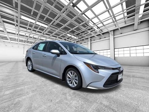 Used 2026 Toyota Corolla LE w/ LE Premium Package FWD image 1