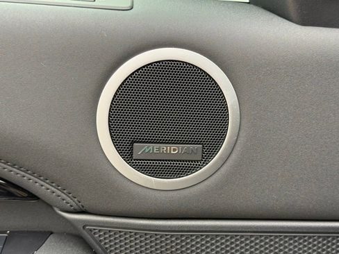 Certified 2025 Land Rover Discovery S image 16