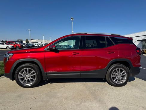 Used 2024 GMC Terrain SLT w/ Tech Package image 4