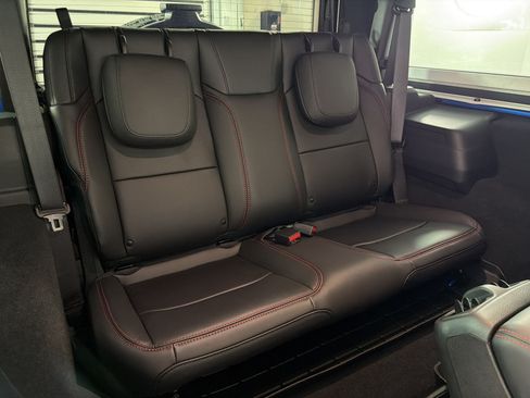 Used 2026 Jeep Wrangler Rubicon AWD/4WD image 30