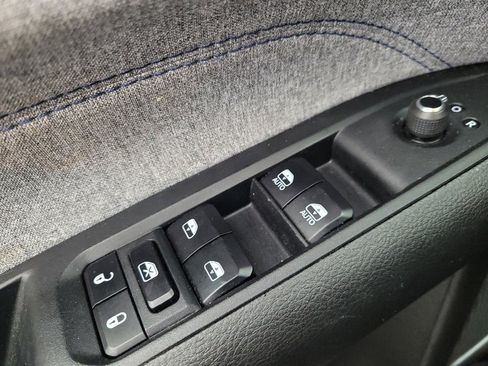 Used 2024 Jeep Compass Latitude image 27