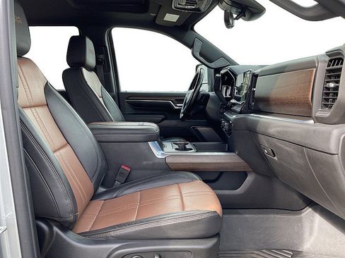 Used 2024 Chevrolet Silverado 2500 High Country w/ Technology Package image 6