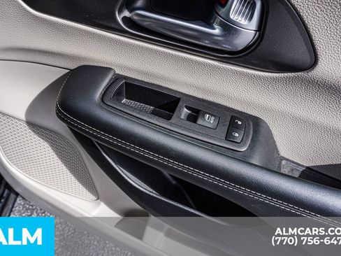 Used 2024 Chrysler Pacifica Touring-L FWD image 48