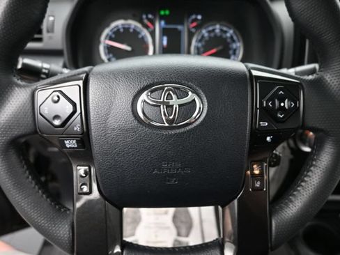 Used 2022 Toyota 4Runner TRD Off-Road Premium AWD/4WD image 16