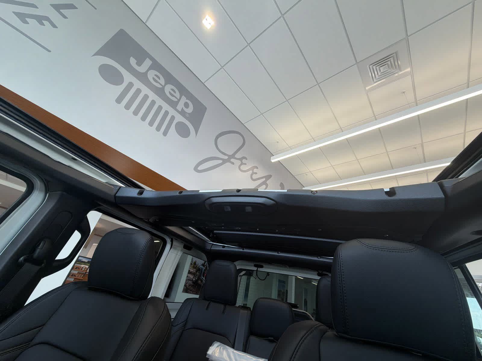 New 2026 Jeep Wrangler Unlimited Sahara AWD/4WD image 33