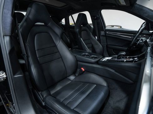 Used 2021 Porsche Panamera Turbo S image 36