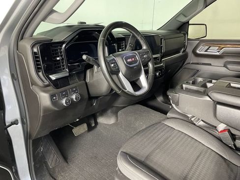Used 2024 GMC Sierra 1500 Elevation AWD/4WD image 3