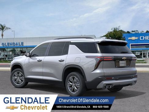New 2026 Chevrolet Traverse LT w/ Driver Confidence Package FWD image 3