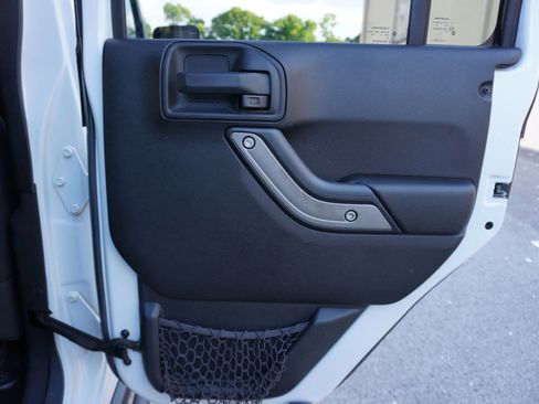 Used 2016 Jeep Wrangler Unlimited Sport AWD/4WD image 15