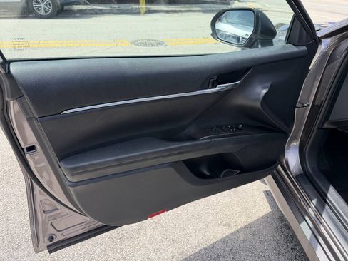 Used 2022 Toyota Camry LE FWD image 12