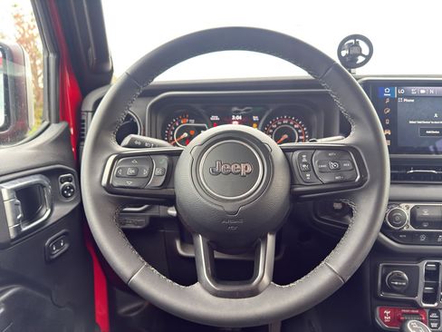 Used 2025 Jeep Wrangler Unlimited Rubicon AWD/4WD image 21
