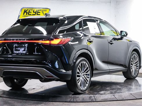 Used 2024 Lexus RX 350 FWD w/ Convenience Package image 4