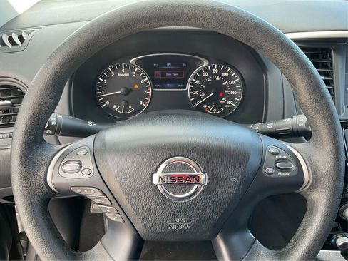Used 2020 Nissan Pathfinder S FWD image 16