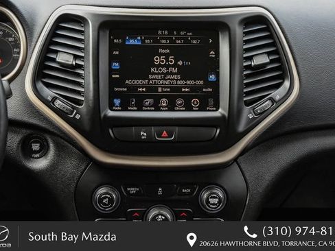Used 2017 Jeep Cherokee Limited FWD image 13