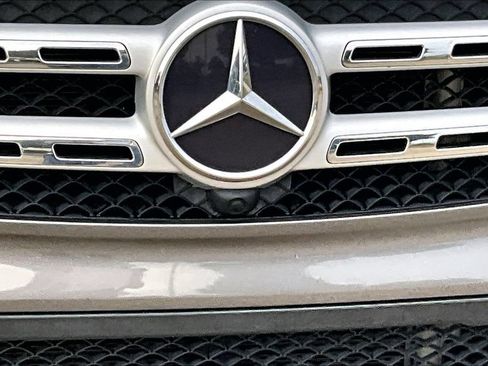 Used 2022 Mercedes-Benz GLB 250 w/ Premium Package Lite image 12