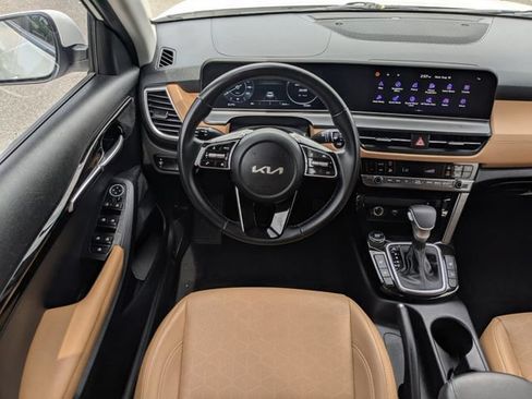 Certified 2024 Kia Seltos EX FWD image 17