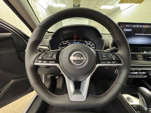 New 2025 Nissan Altima 2.5 SR w/ SR Premium Package image 30