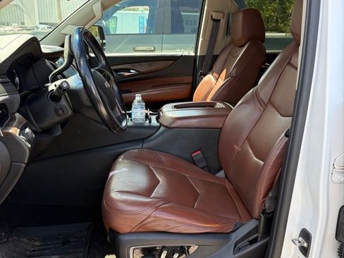 Used 2017 Cadillac Escalade Premium Luxury image 5