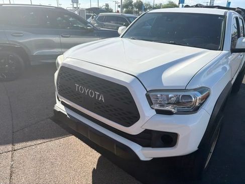 Used 2018 Toyota Tacoma TRD Off-Road AWD/4WD image 1