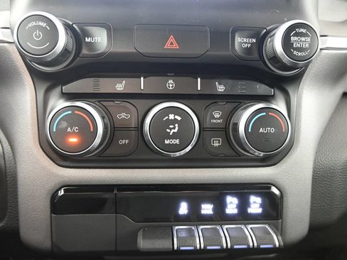 Used 2022 RAM 1500 Big Horn AWD/4WD image 29